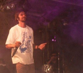 Armandinho, durante apresentação em Irati-PR (julho de 2012) também fez homenagem e vestiu nossa causa!